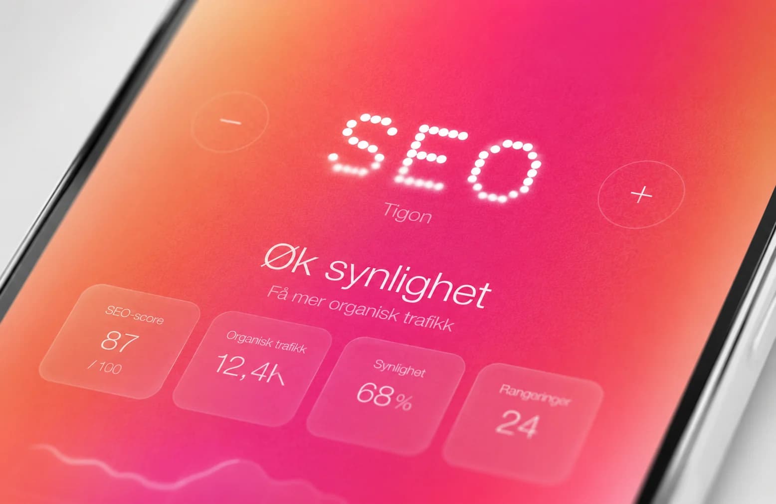 Glødende smarttelefon med SEO-score, organisk trafikk, synlighet og rangeringer