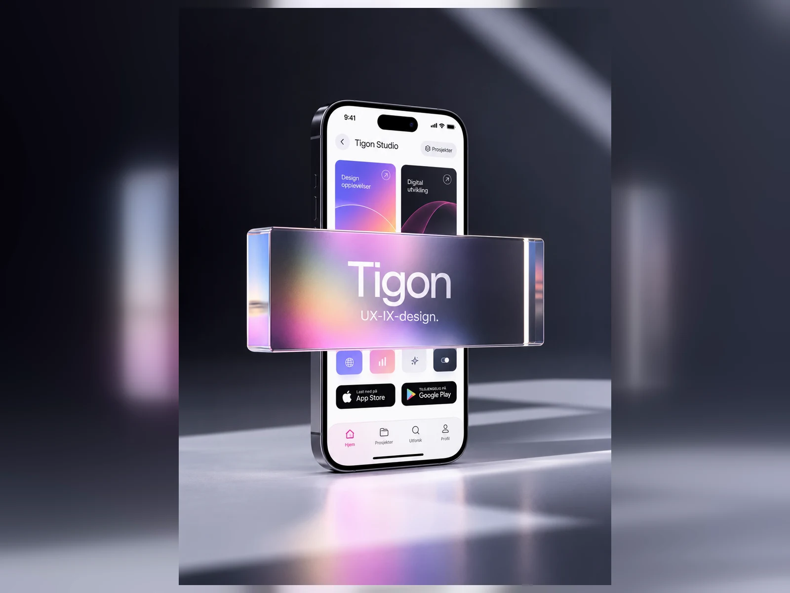 Tigon-smarttelefon med UX- og UI-grensesnitt bak et transparent skilt i glasslys