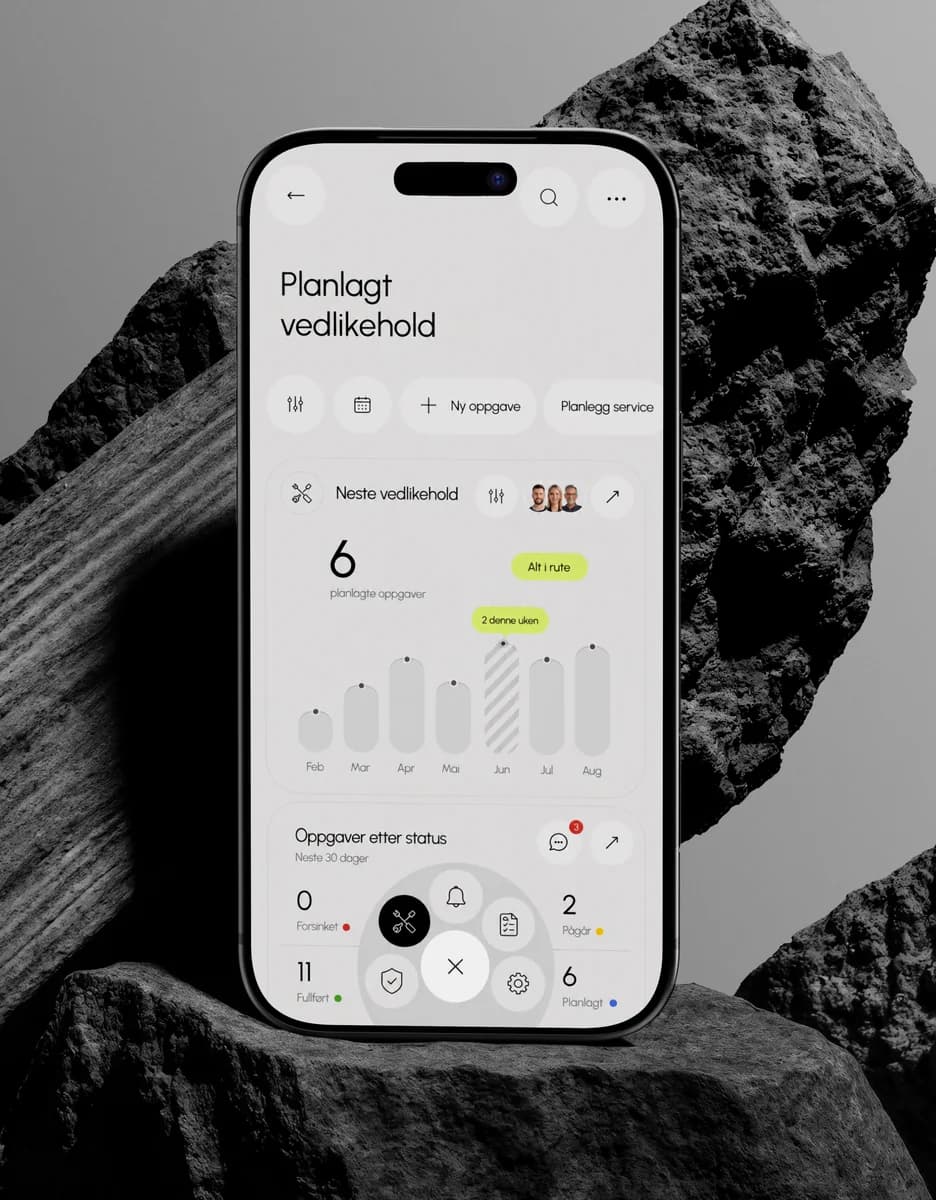 Mobilskjerm mot stein med planlagt vedlikehold, kommende oppgaver og status